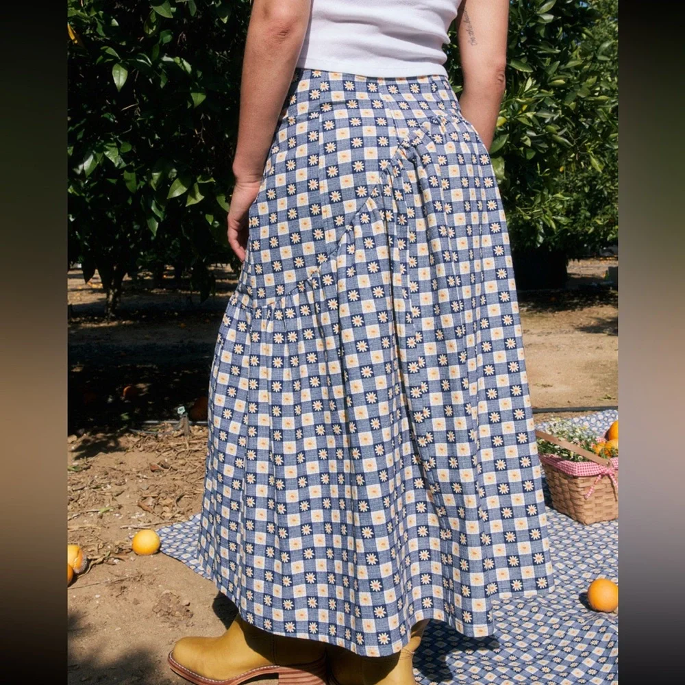 NWT LISA SAYS GAH MAEVE MIDI SKIRT- NAVY DAISY GINGHAM - SIZE S - Picture 3 of 9